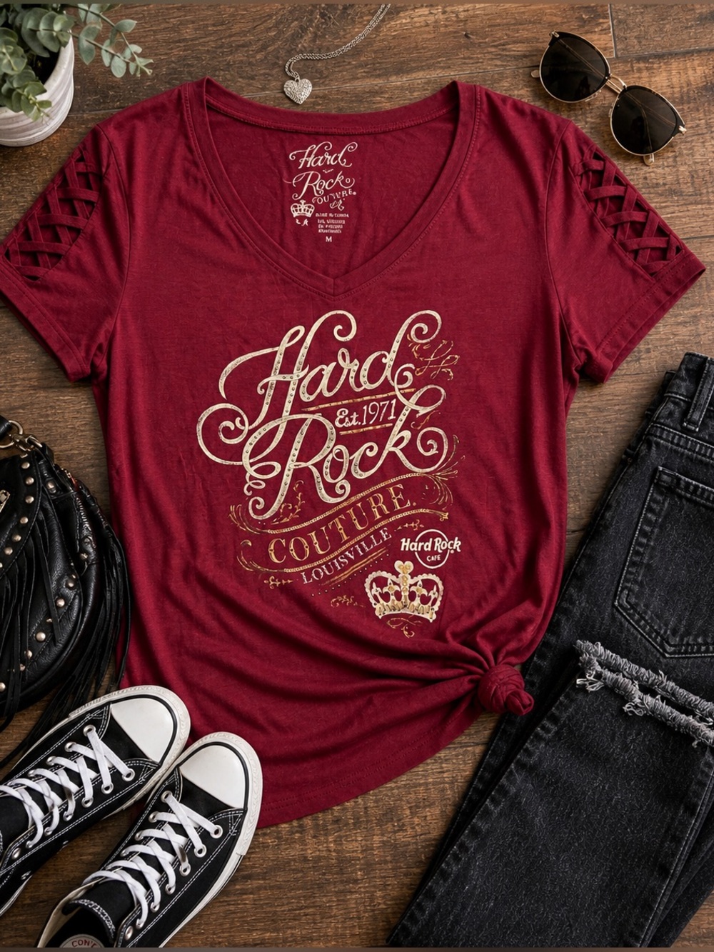 HARD ROCK CAFE Louisville Burgandy Red Graphic Tee Sz M Lattice Sleeve Y2K Rock - Picture 6 of 16